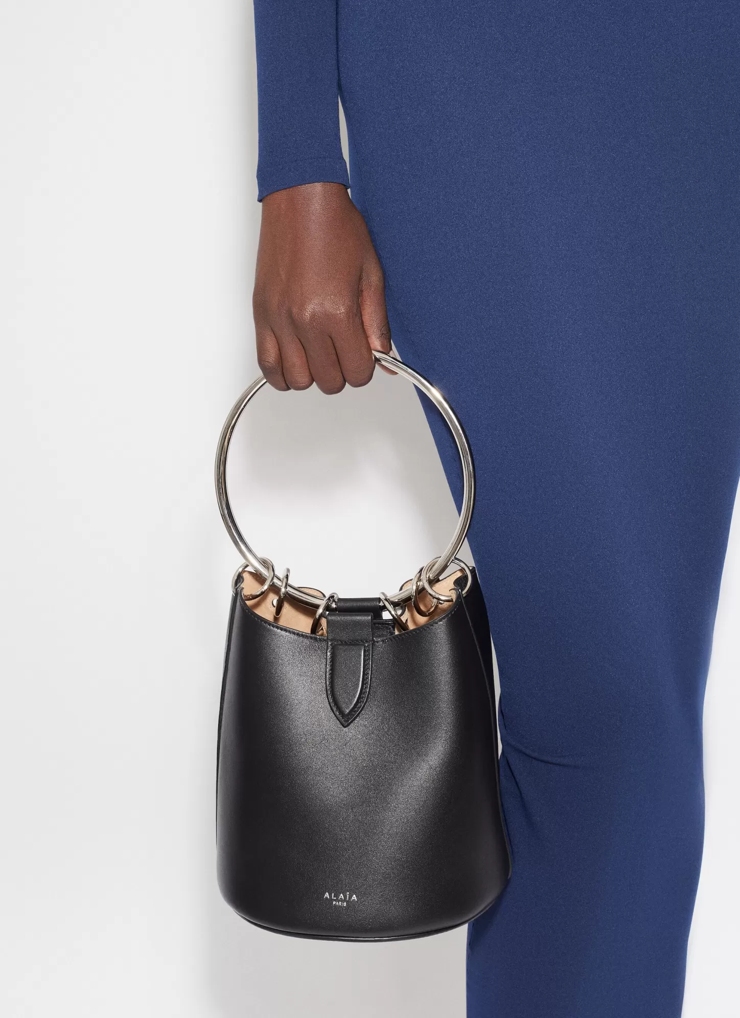 Alaïa Sacs À Main | Sacs Bandoulière | SAC RING MEDIUM BUCKET EN CUIR